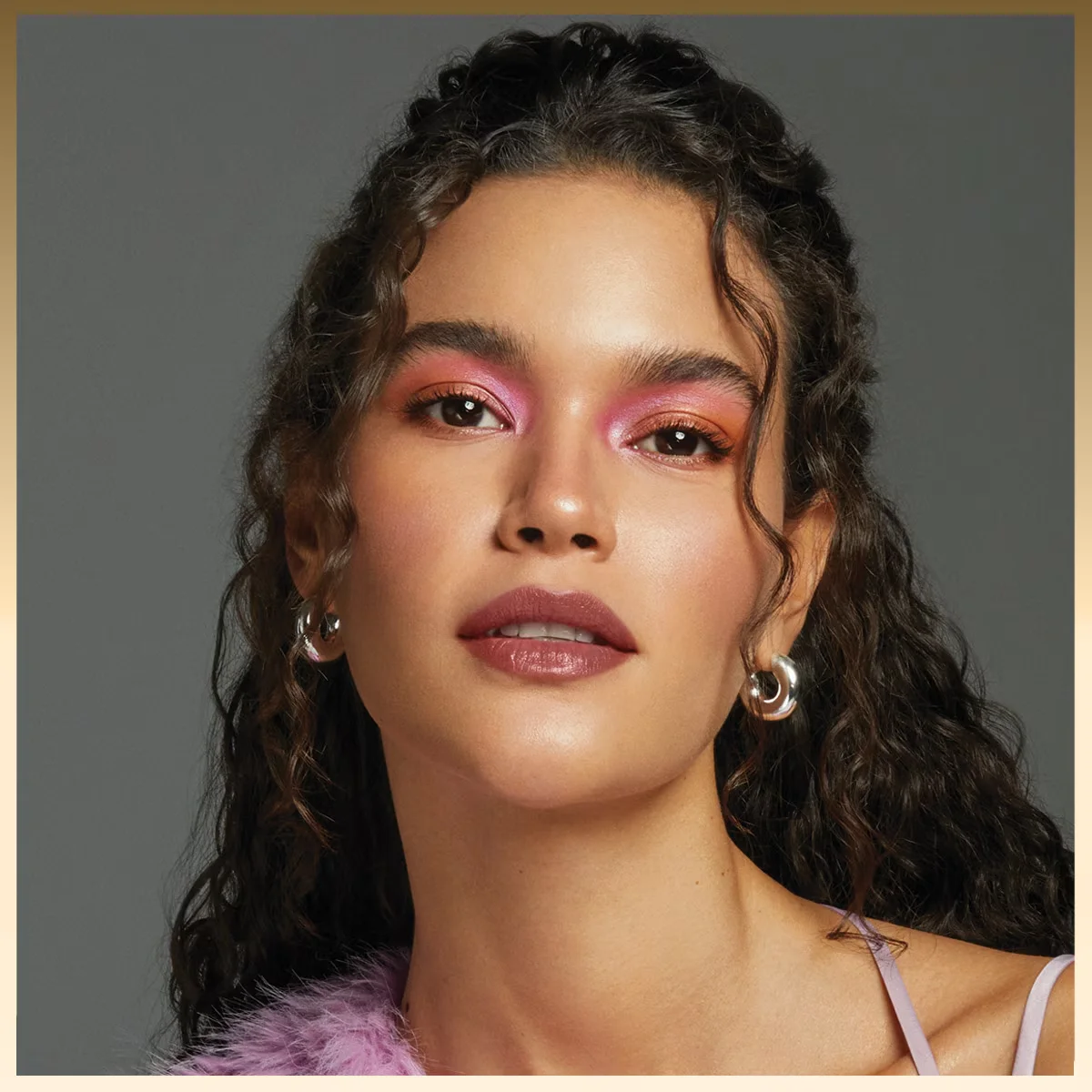 Note Iconic Sheer Lippenstift 207 Idol - Feuchtigkeitsspendender Brauner Glanz