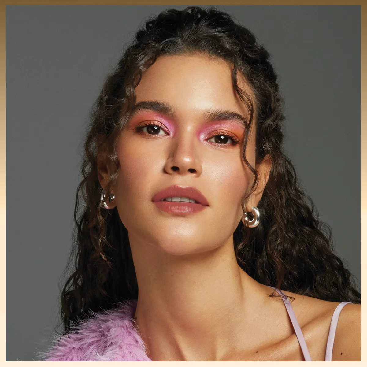 Note Iconic Sheer Lippenstift 203 Charming - Feuchtigkeitsspendender Nude Glanz