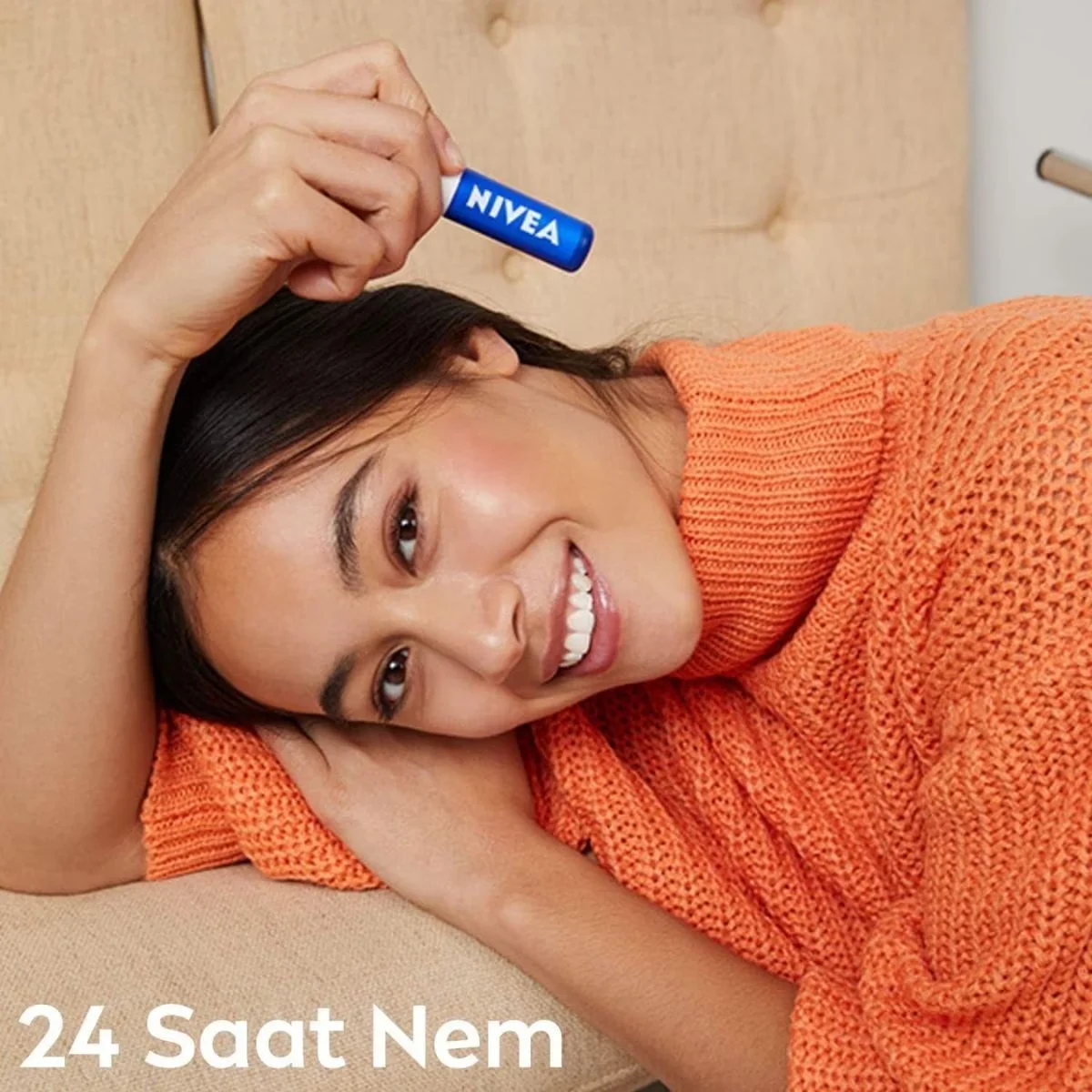 شفاه ناعمة ومحمية: Nivea Essential Care لترطيب 24 ساعة