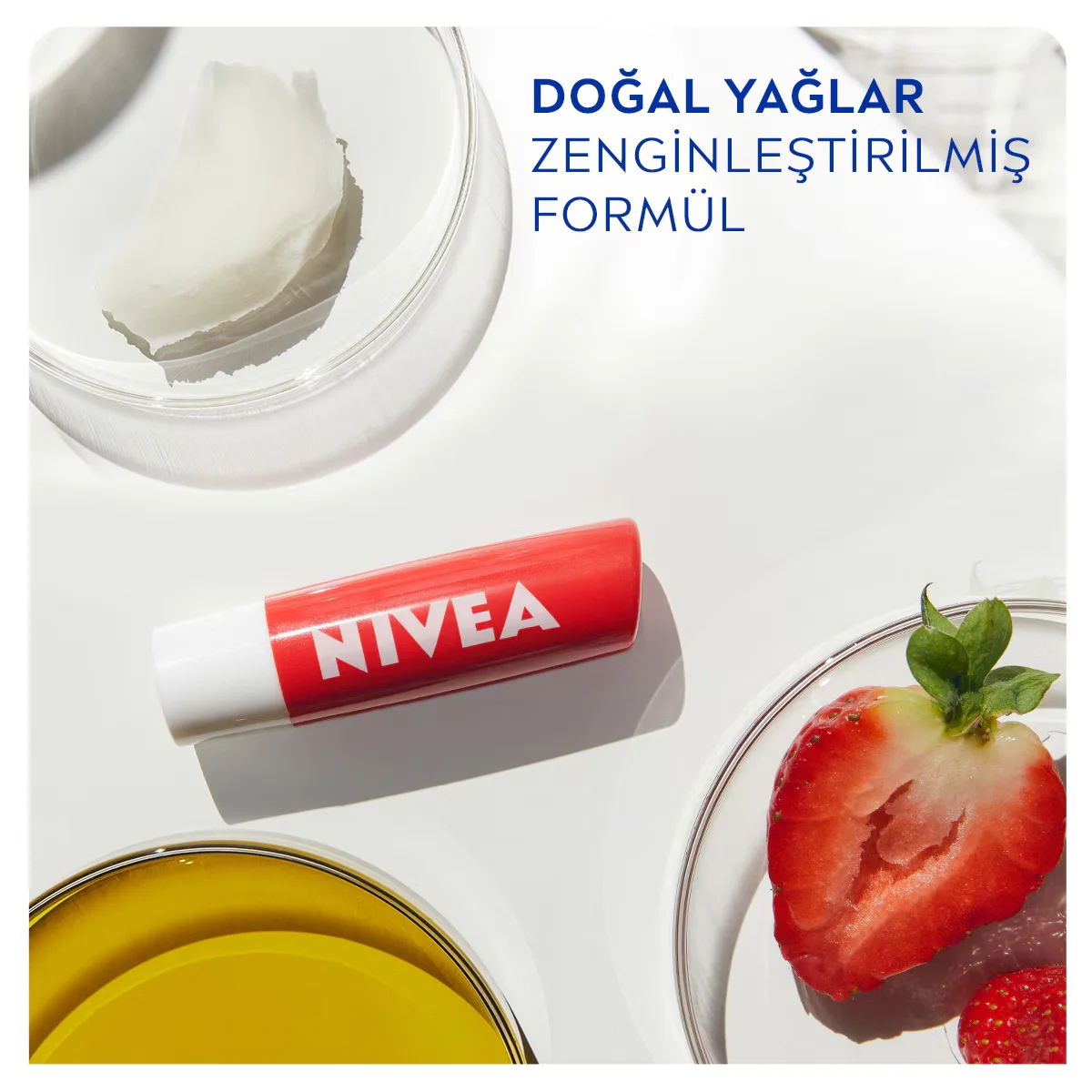 Крем для губ со вкусом клубники 4.8 г от Nivea
