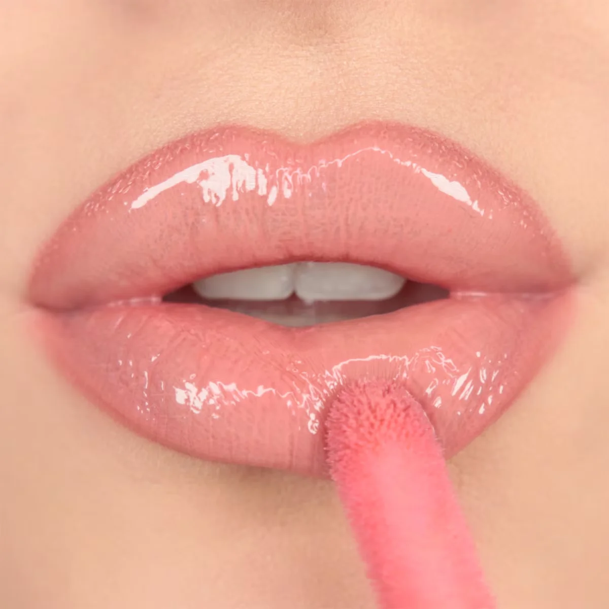 Блеск для губ Revolution Pout Bomb Plumping 15 мл