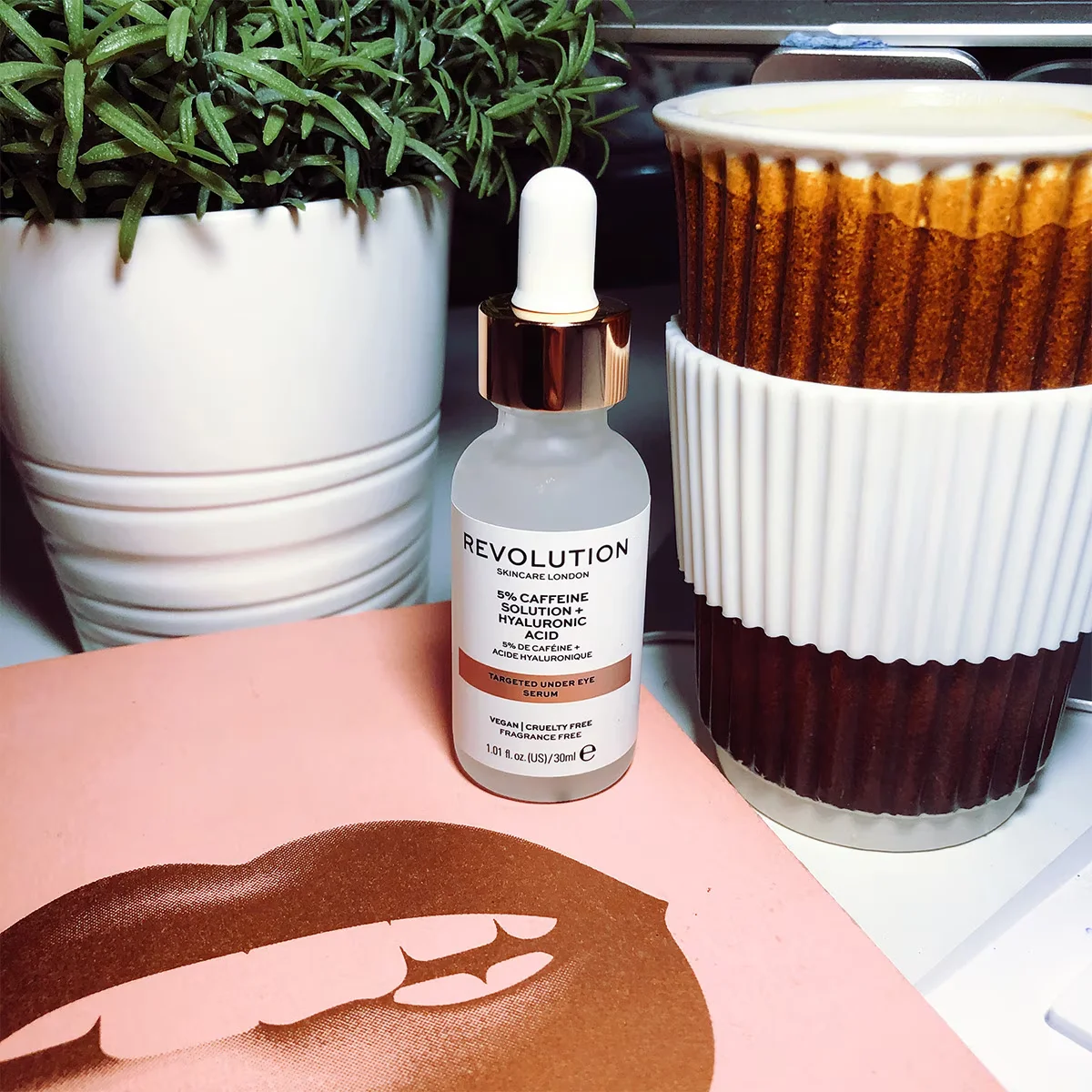 Revolution Skincare Koffein Augenserum mit Hyaluronsäure 30ml