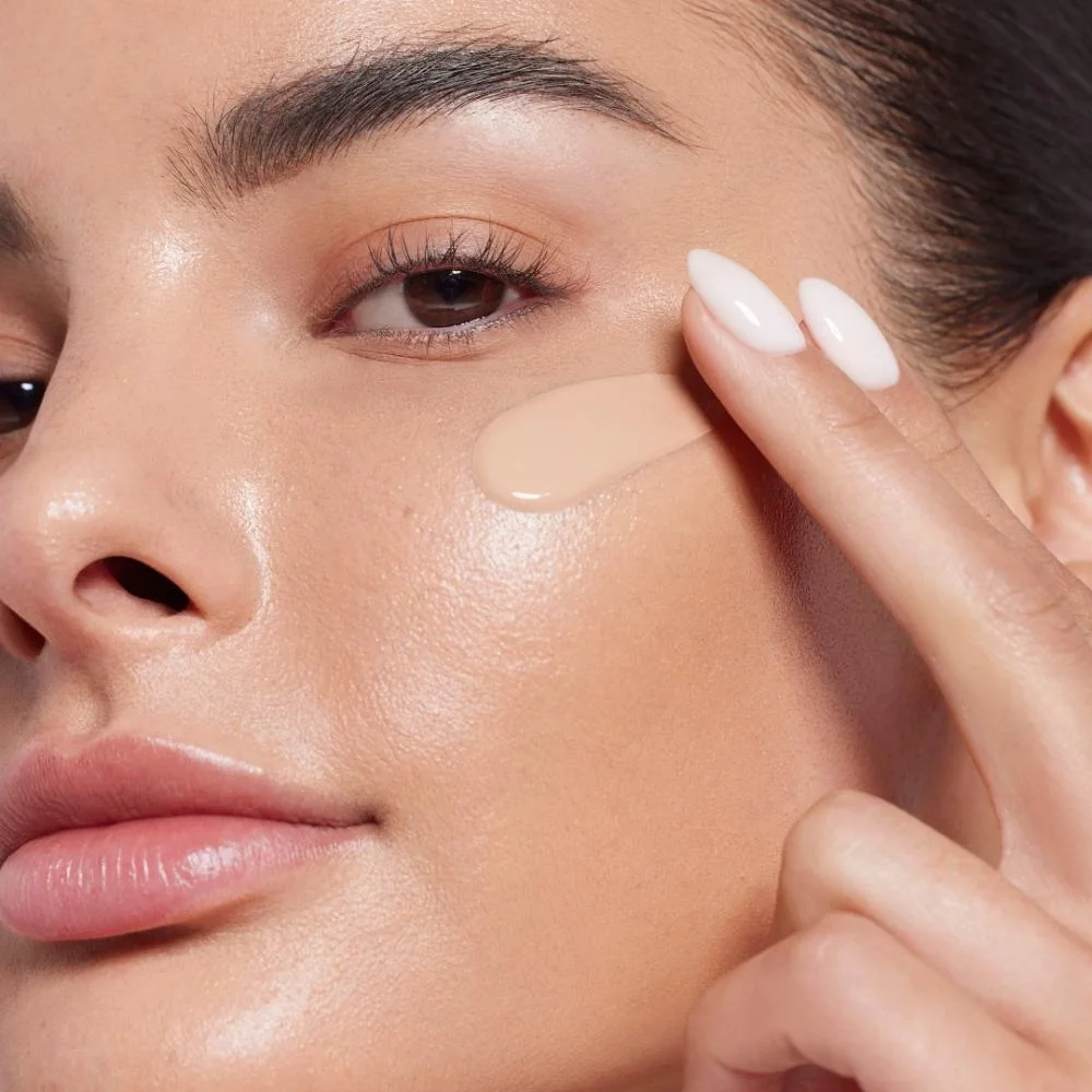 Luka 04 Dreamy Glow Leichte Foundation Mocha Neutral Mittel