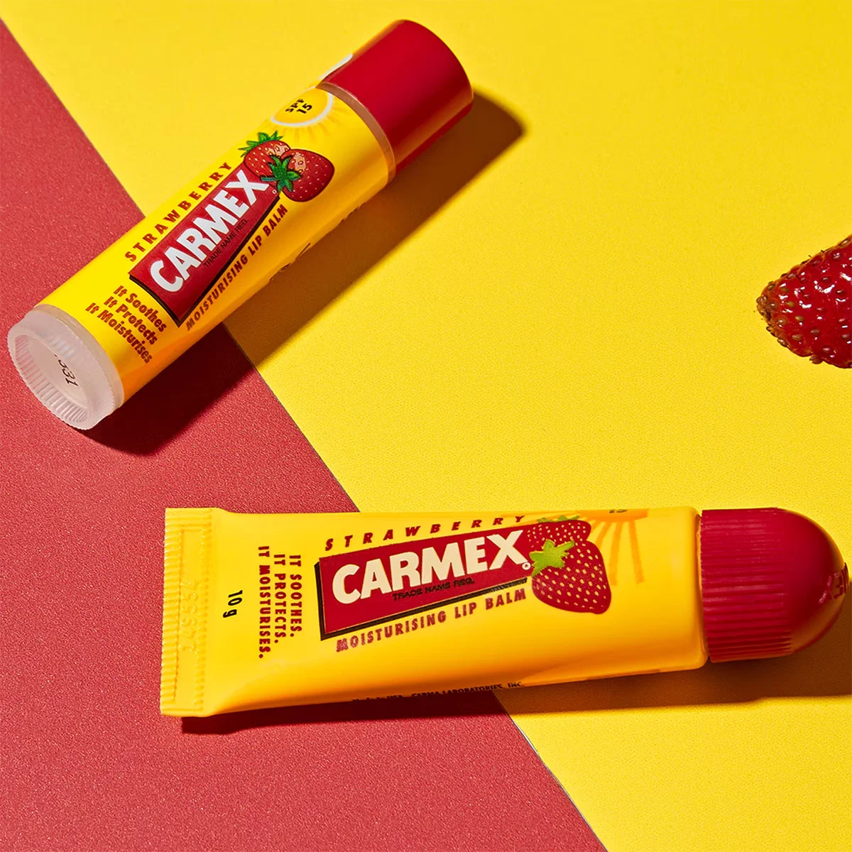 Бальзам для губ Carmex Стик Клубника SPF15 4.25 г