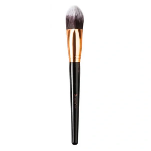 Nascita Triangular Angled Foundation Brush 0137