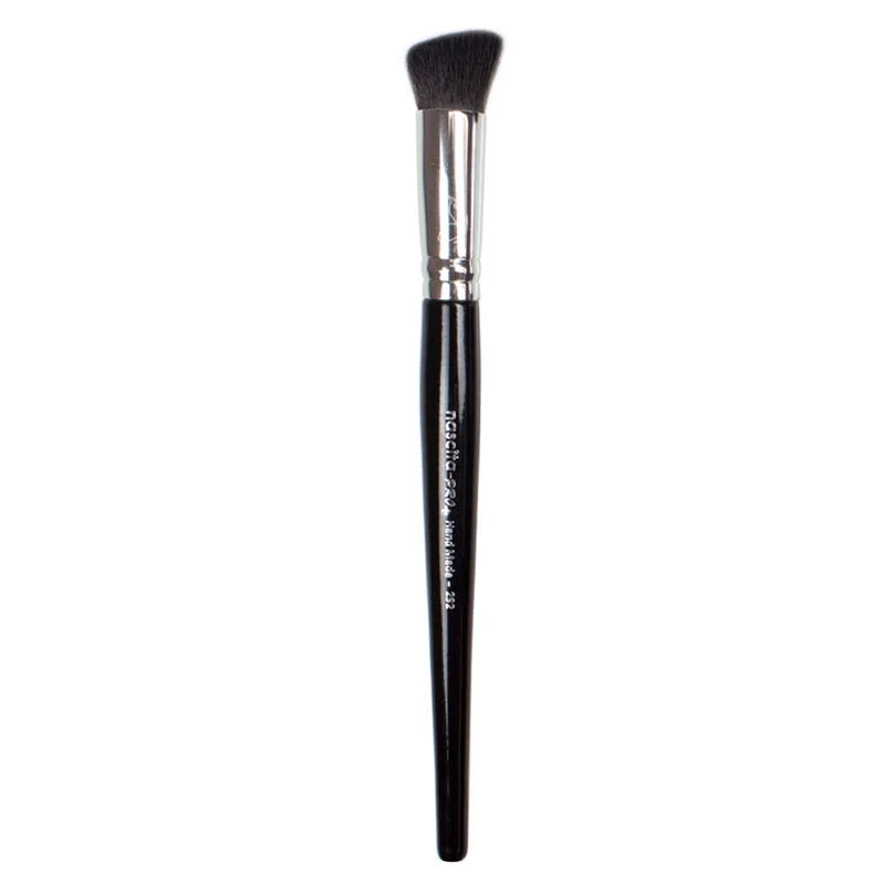 Nascita Pro Plus Curved Oval Concealer Brush