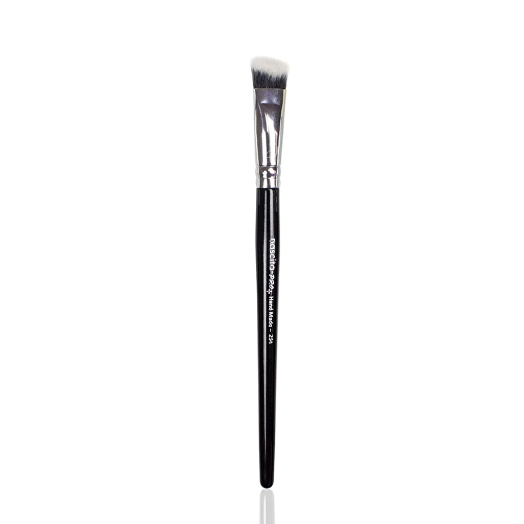 Nascita Pro Plus Curved Concealer Brush No 294