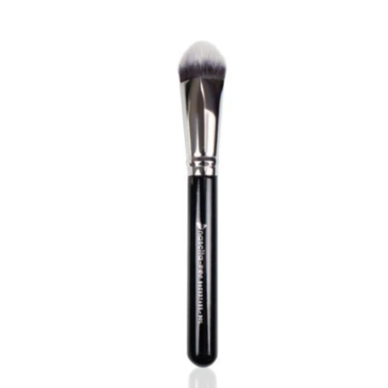 Nascita Backstage 4 d Kabuki Foundation Brush 301