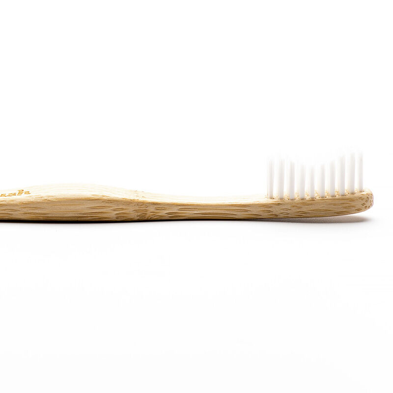 Humble Brush فرشاة أسنان همبل براش الطبيعية الناعمة للبالغين بيضاء