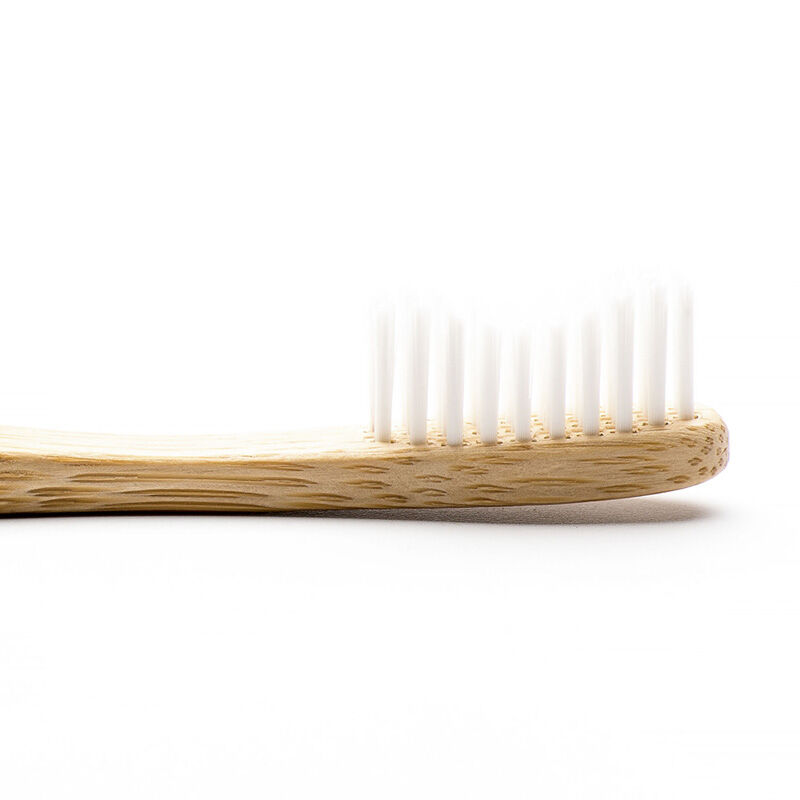 Humble Brush فرشاة أسنان همبل براش الطبيعية الناعمة للبالغين بيضاء